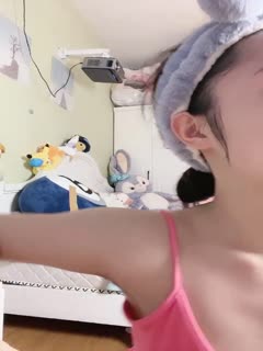 D杯小白露脸新人兼职直播撩骚狼友，听狼友指挥漏出骚奶子揉捏 海报