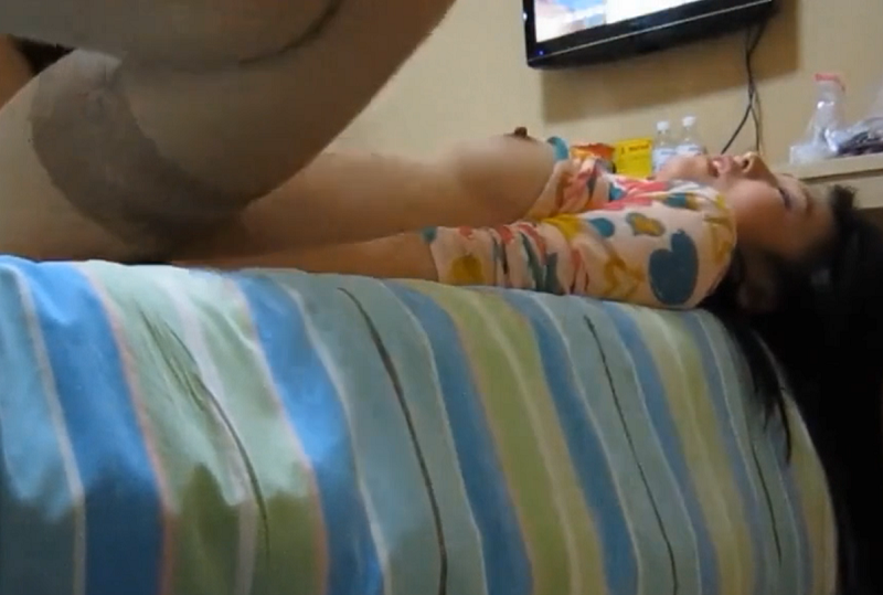 良家风骚美少妇出轨男网友阴毛还刮了说自己是骚逼 海报