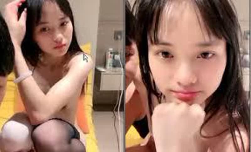 和年轻长发女友玩穴白虎嫩逼蝴蝶逼舌头挑逗无套打桩机 海报