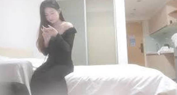 漂亮巨乳小姐姐身材丰满高挑稀毛鲍鱼粉嫩上来就开车上位骑操啪啪打桩扶腰后入大奶哗哗 海报