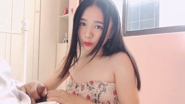 饥渴少妇随机抽取一名男子带回房间做爱 海报