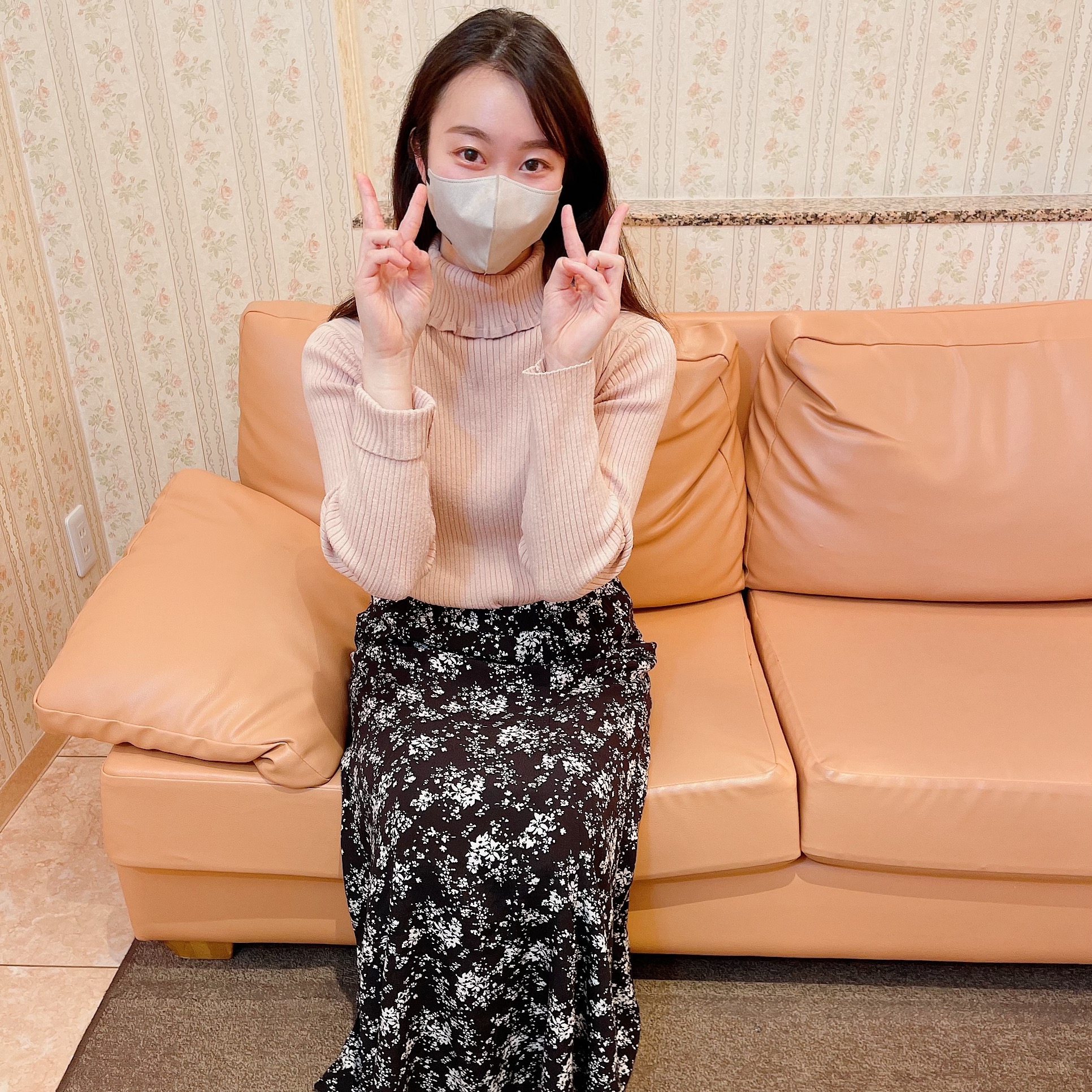 一看就知道完全的处女K先生，19岁女大学生，出生以来第一次的SEX生插入，中出，嘎嘎哭，，尖叫！！但是活-cd4 海报