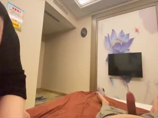 爆乳美少妇浴室洗澡开房打炮怕被发现的。 海报
