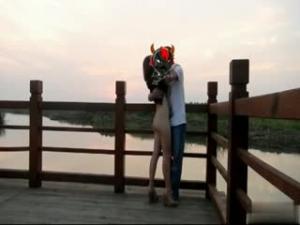 新婚夫妻的蜜月旅行按摩房、風景區和游泳池都是我們的性愛擂台. 海报