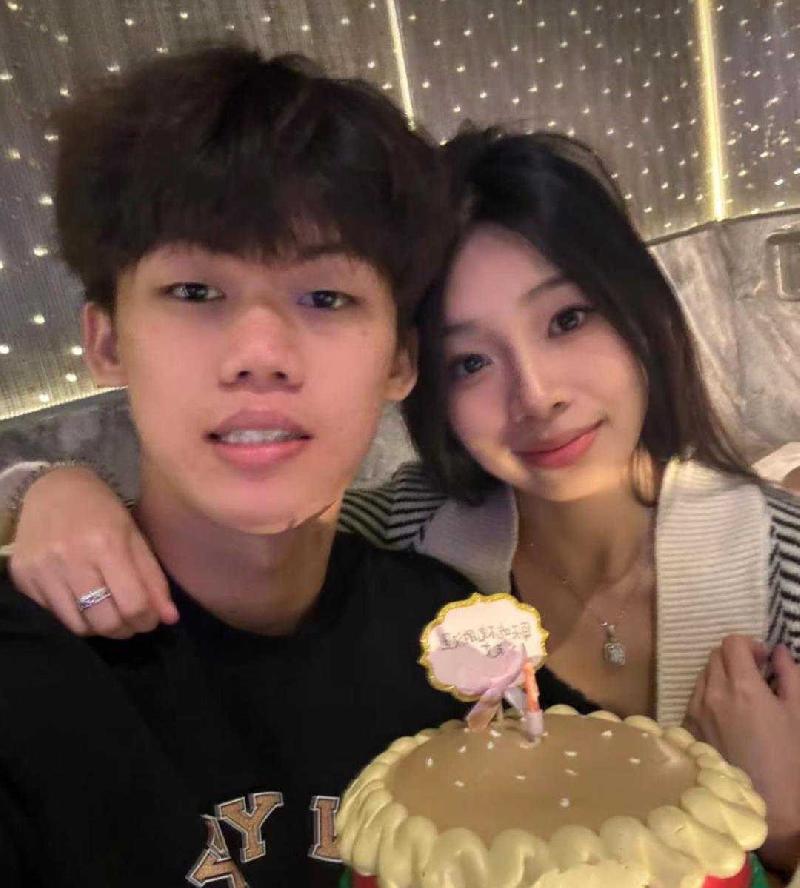 广州外语艺术学院骚逼黄乐妍与男友性爱视频流出 海报