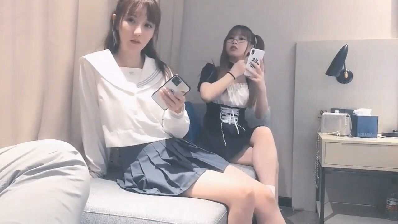 【糖心Vlog】 糖心探花探花双飞女仆装大学生轮换着操 海报
