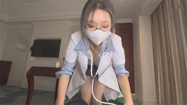 【糖心Vlog】 足交胸推巨乳女医生早泄治疗秘术全方位敏感挑逗 海报