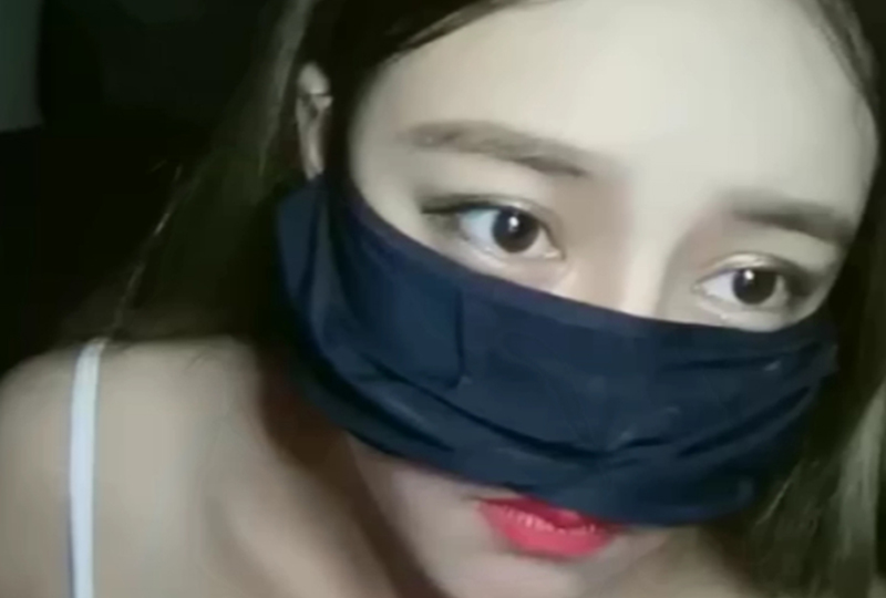 奶大肤白深夜里的激情! 海报